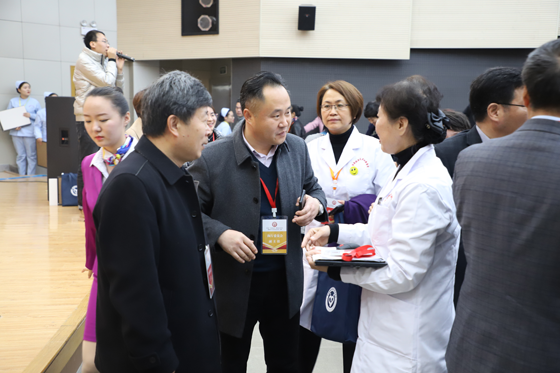 党员示范树形象，争先创优展风采