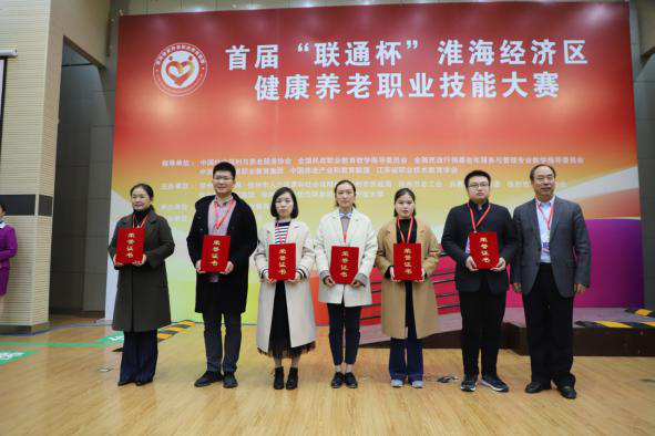 党员示范树形象，争先创优展风采
