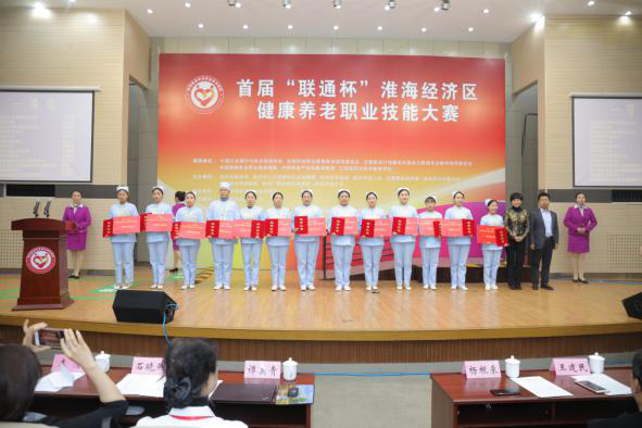 党员示范树形象，争先创优展风采