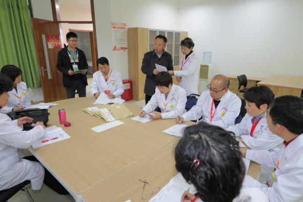 党员示范树形象，争先创优展风采