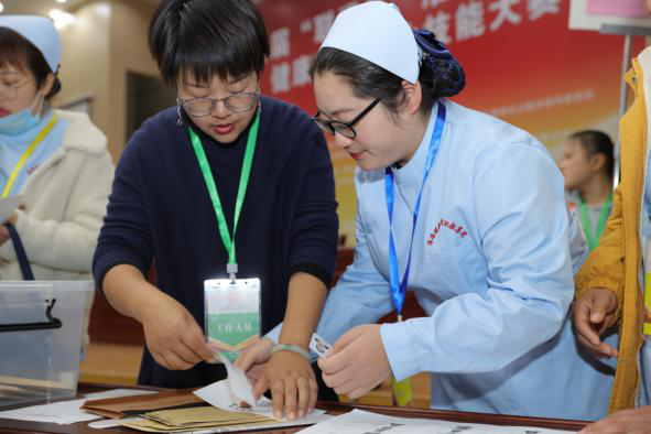 党员示范树形象，争先创优展风采