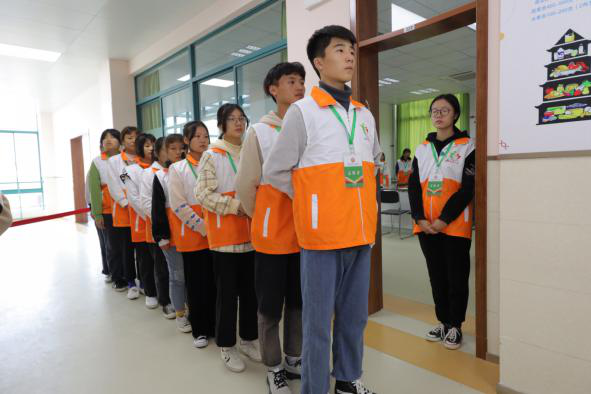 党员示范树形象，争先创优展风采